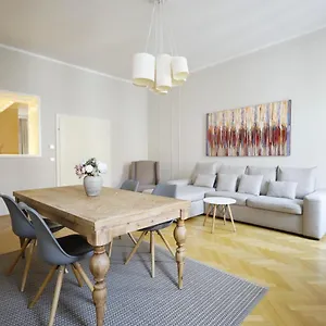 Heymi Karlsplatz Apartment Vienna